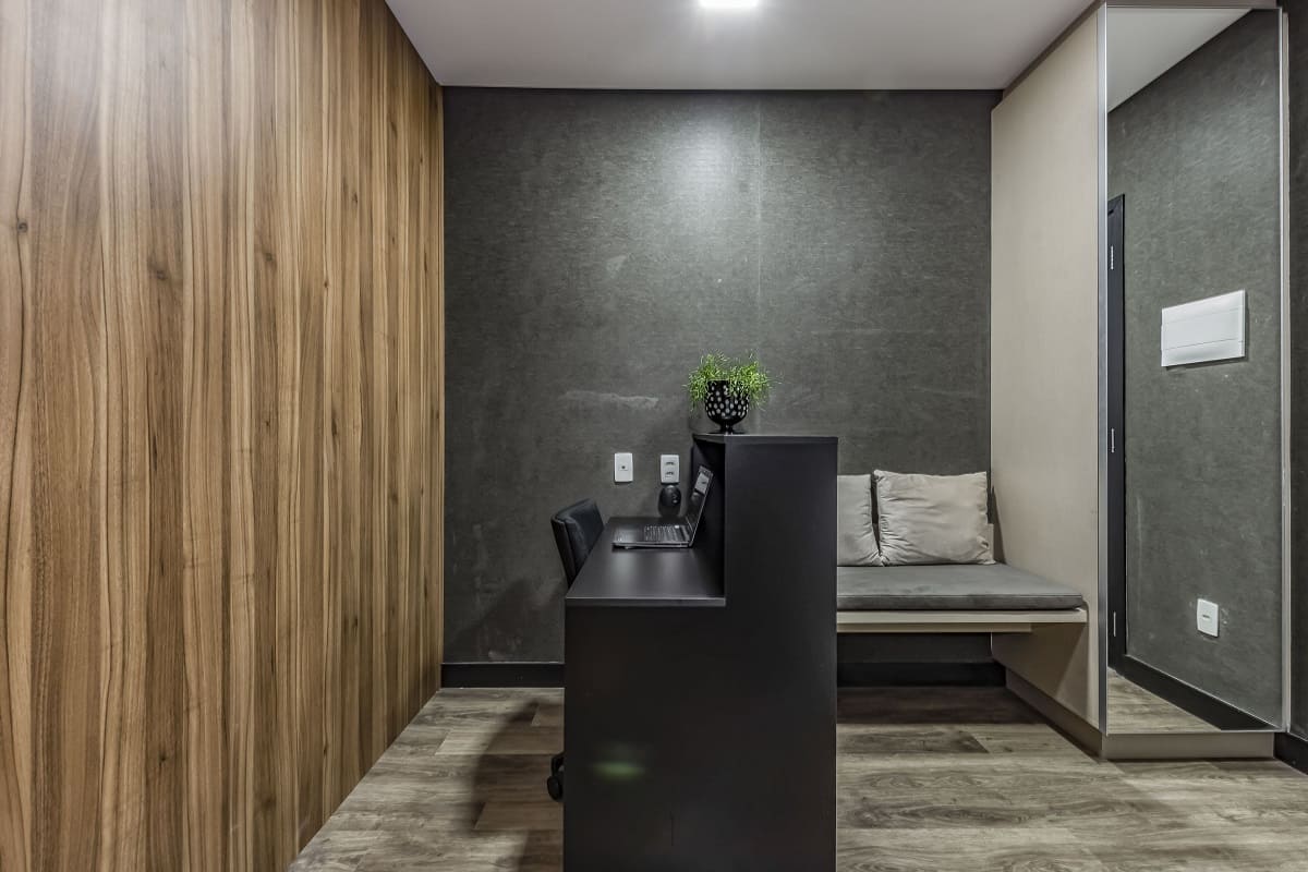Sala decorada como Escritório de Advocacia