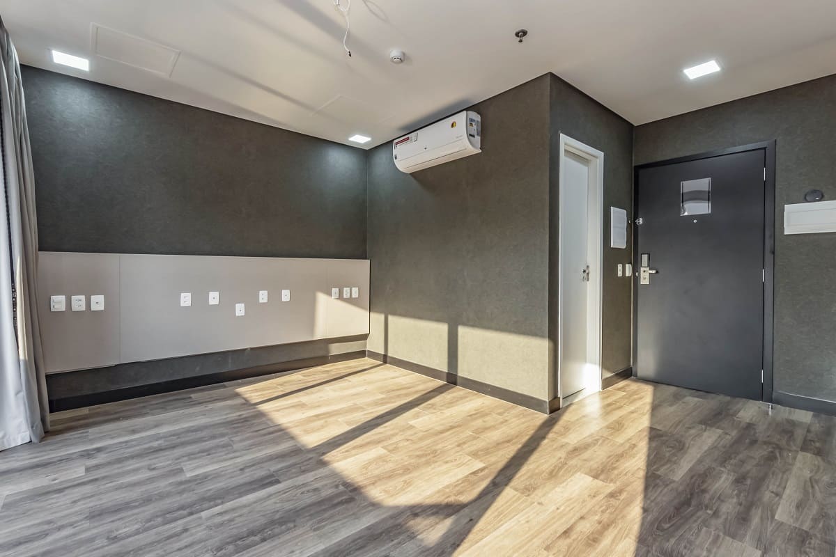 Sala executiva com acabamento em porcelanato