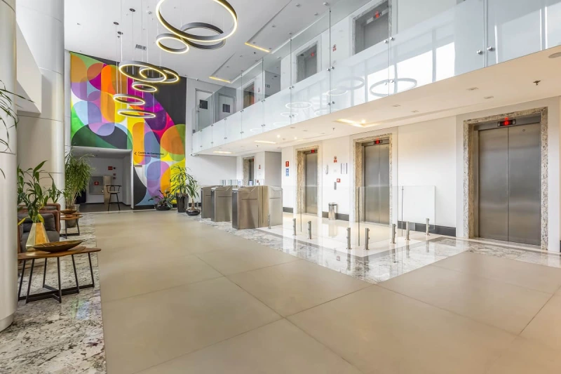 Hall dos elevadores das salas comerciais do CEO Osasco