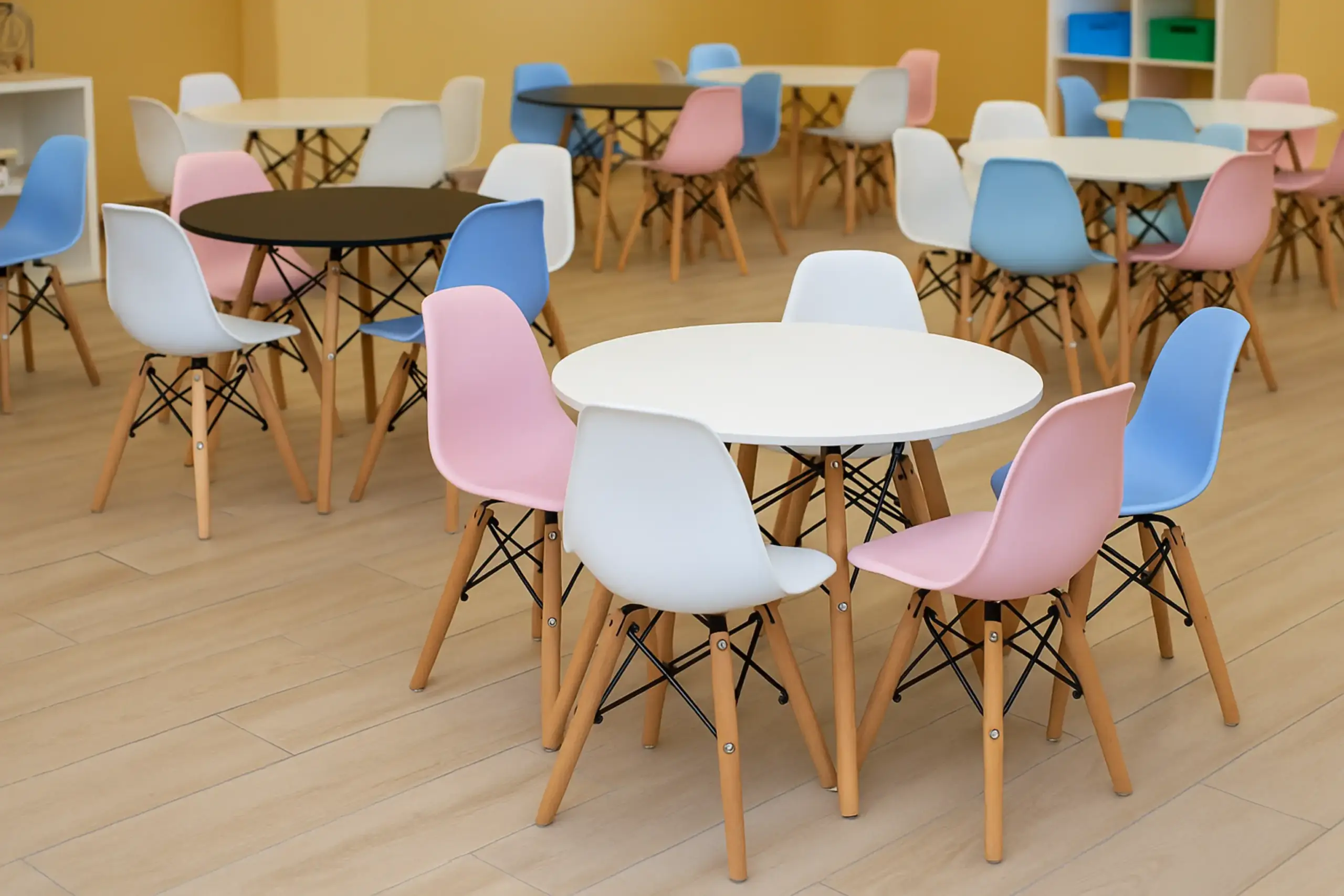 Cadeira Eames Infantil